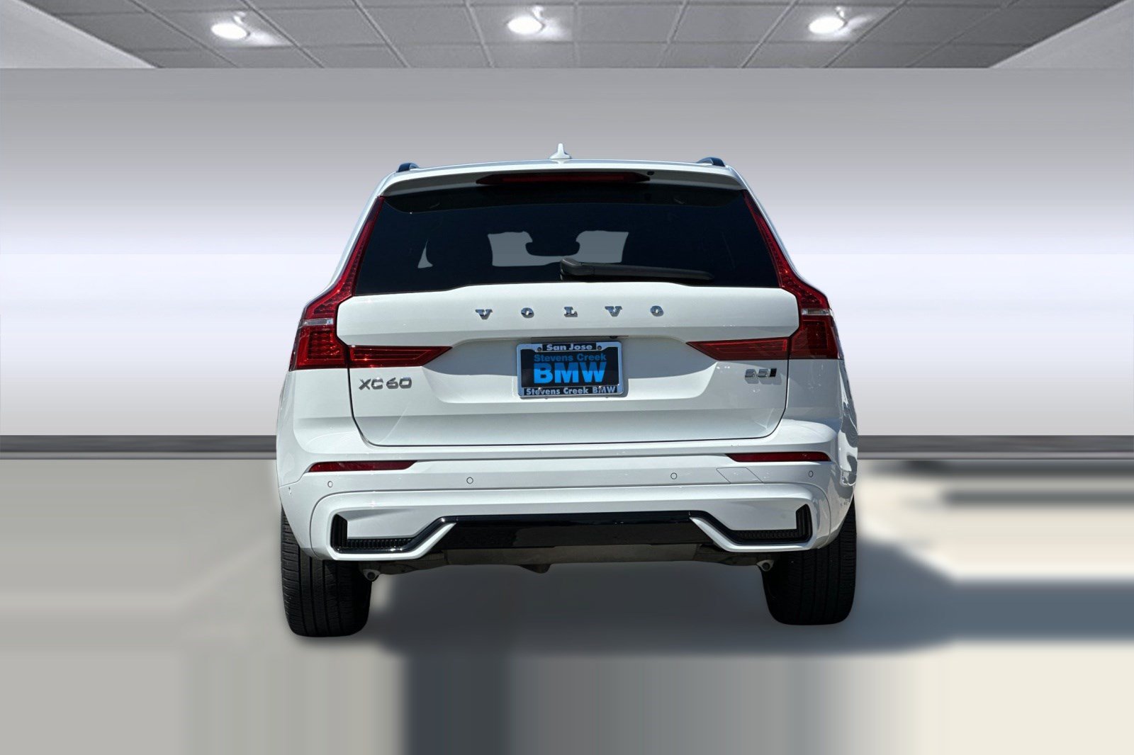 Used 2022 Volvo XC60 B5 R-Design w/ Advanced Package AWD/4WD image 10