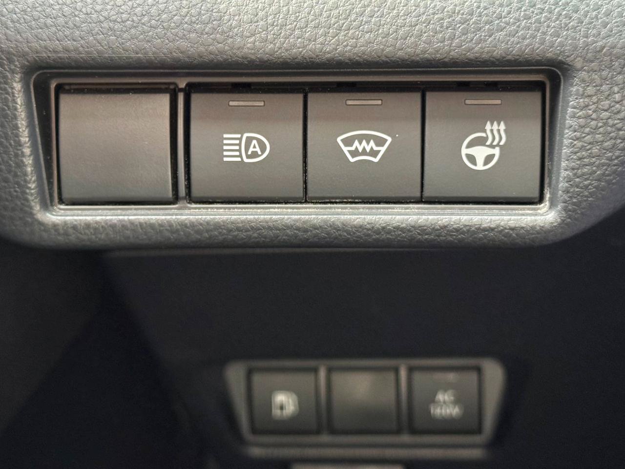 Used 2026 Toyota Prius Plug-In Hybrid FWD image 15