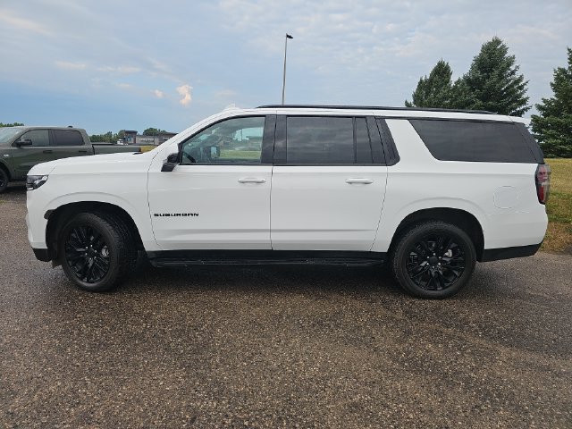Used 2024 Chevrolet Suburban RST w/ Luxury Package AWD/4WD image 2