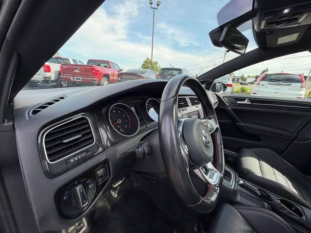 Used 2017 Volkswagen GTI SE FWD image 23
