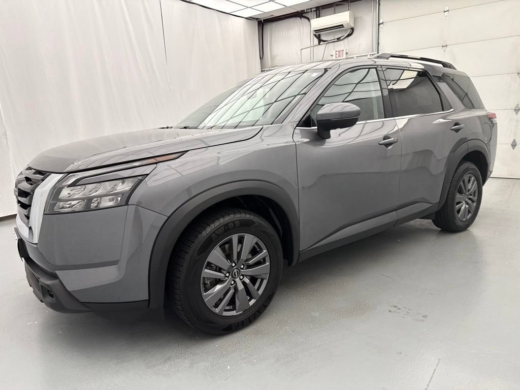 Used 2024 Nissan Pathfinder SV AWD/4WD image 3