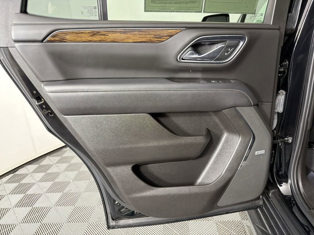 Used 2021 Chevrolet Tahoe Premier w/ Premium Package image 21