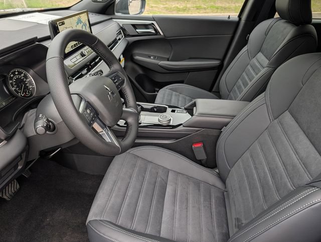 New 2026 Mitsubishi Outlander LE AWD/4WD image 4