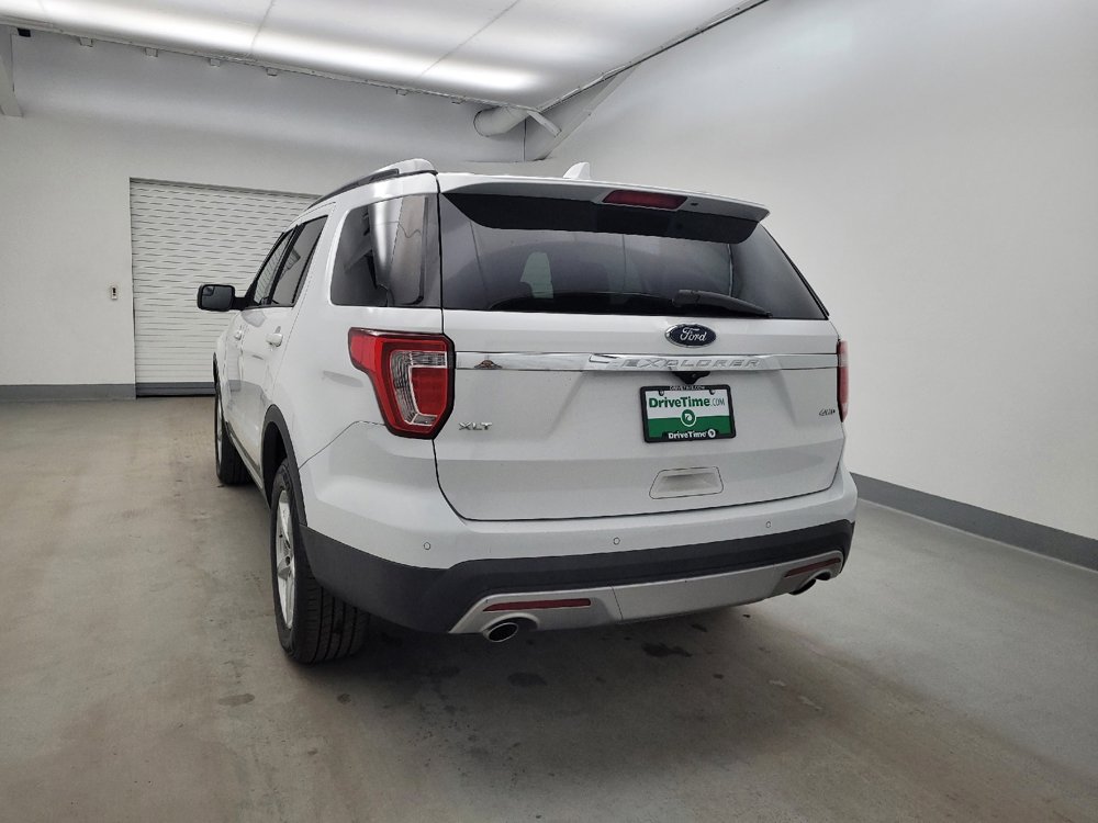 Used 2017 Ford Explorer XLT image 6