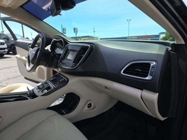 Used 2016 Chrysler 200 Limited FWD image 38
