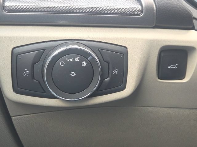 Used 2020 Ford Fusion SE FWD image 21
