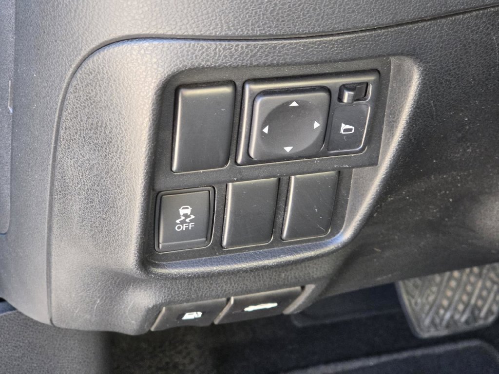Used 2013 Nissan Juke SV FWD image 22