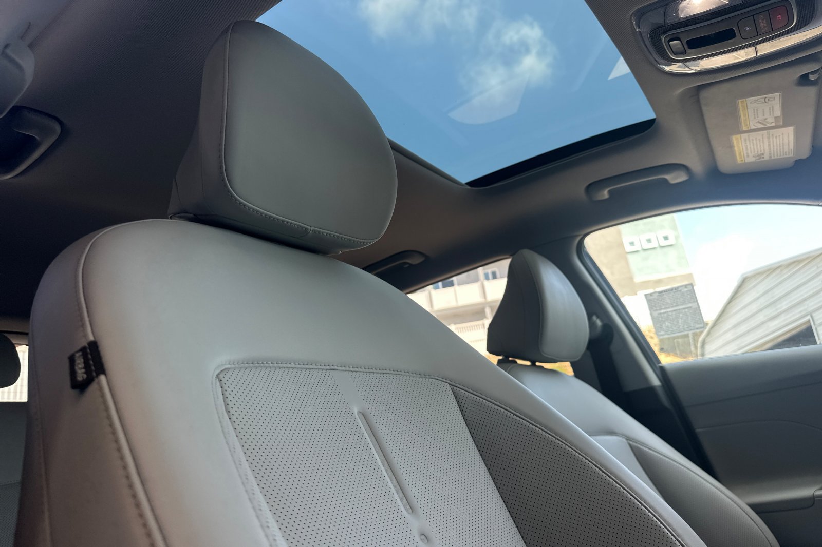 Used 2024 Hyundai Kona Limited FWD image 17