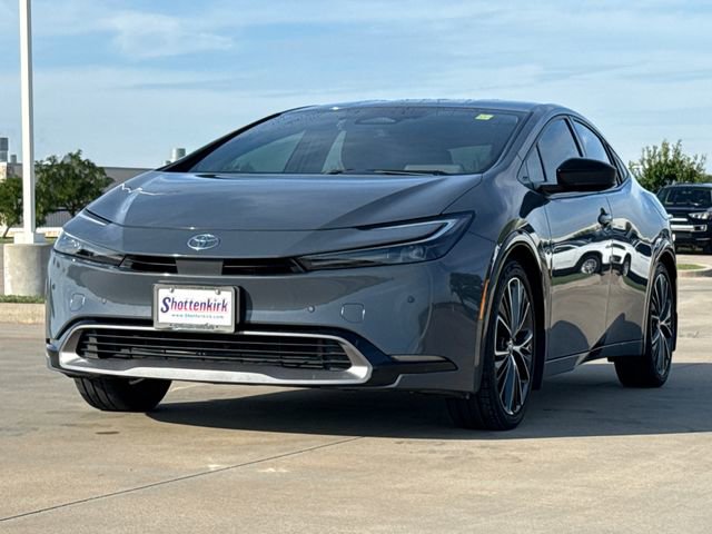 Used 2024 Toyota Prius XLE FWD image 3