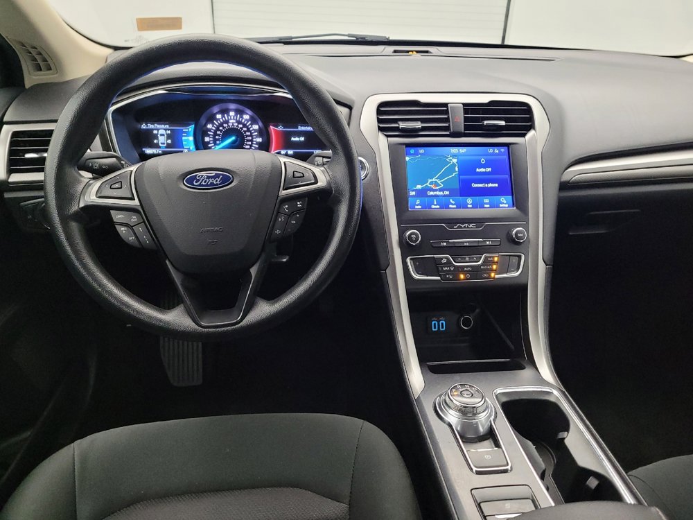 Used 2020 Ford Fusion SE image 22