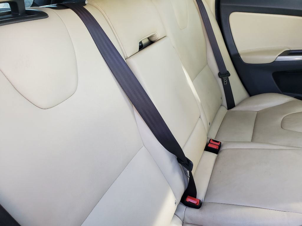 Used 2016 Volvo XC60 T6 w/ Proximity Package image 39