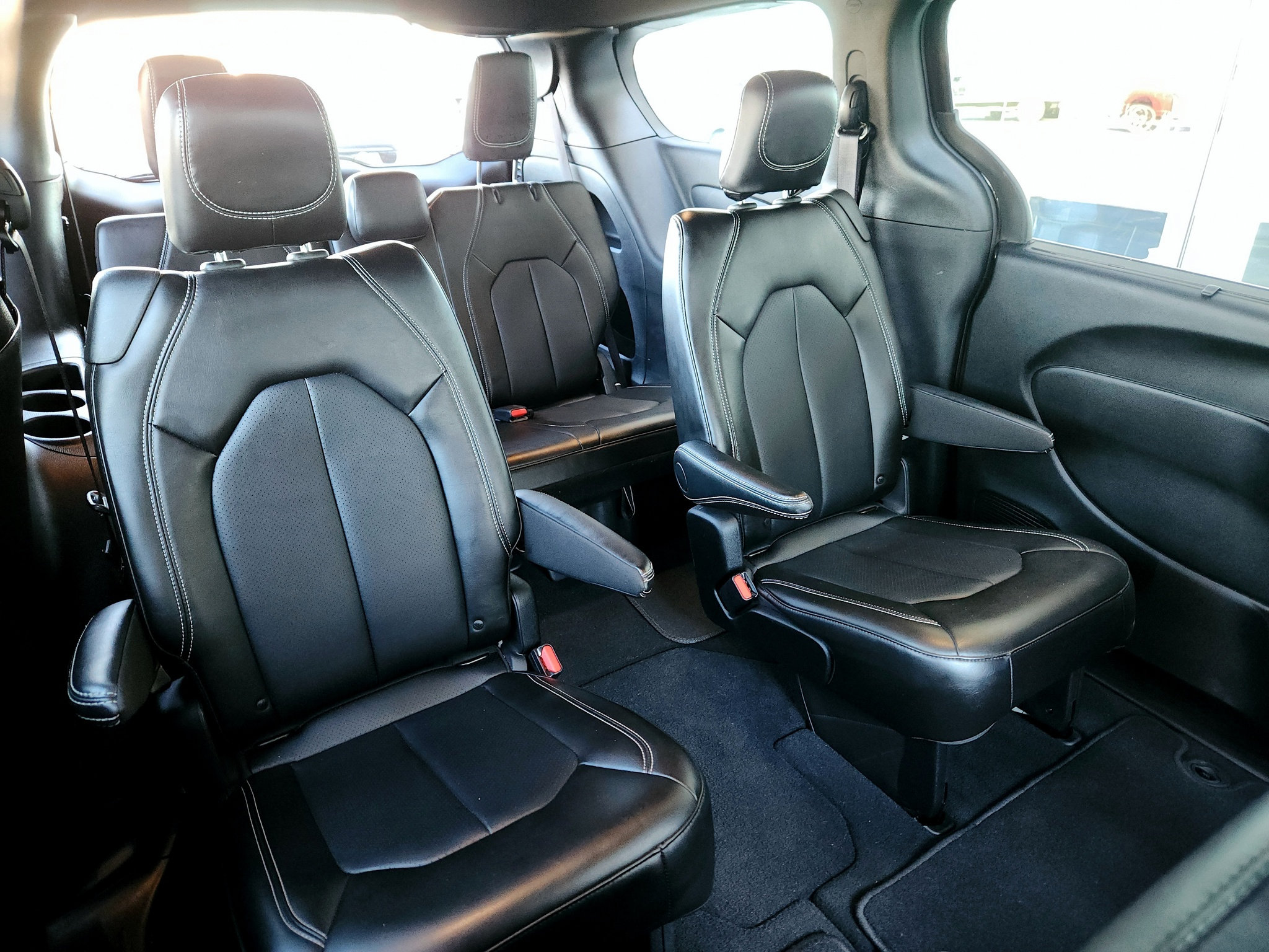 Used 2025 Chrysler Pacifica Select FWD image 5