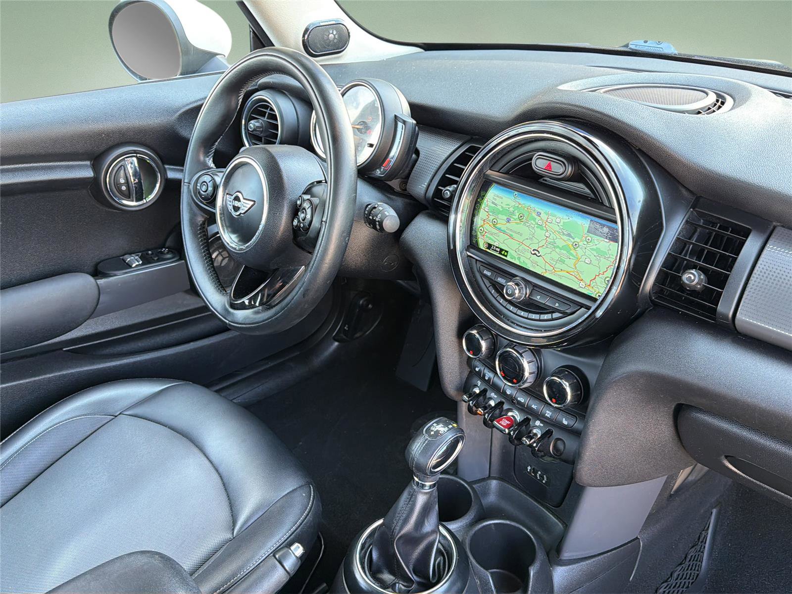 Used 2018 MINI Cooper 2-Door Hardtop image 21