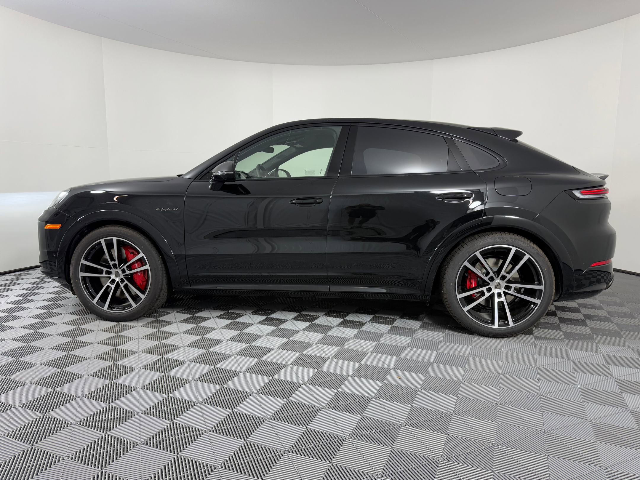 New 2026 Porsche Cayenne Turbo image 2