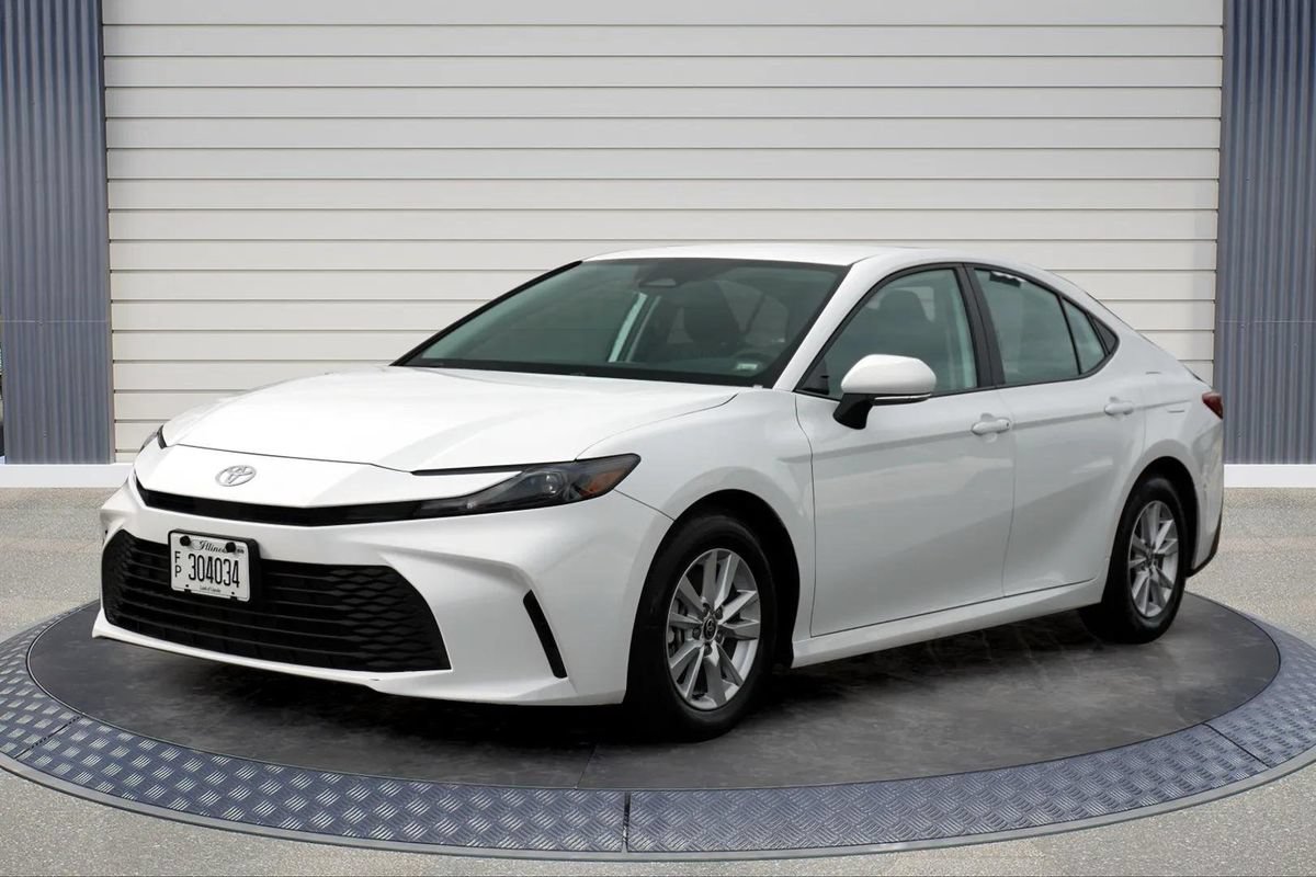 Used 2025 Toyota Camry LE FWD image 3