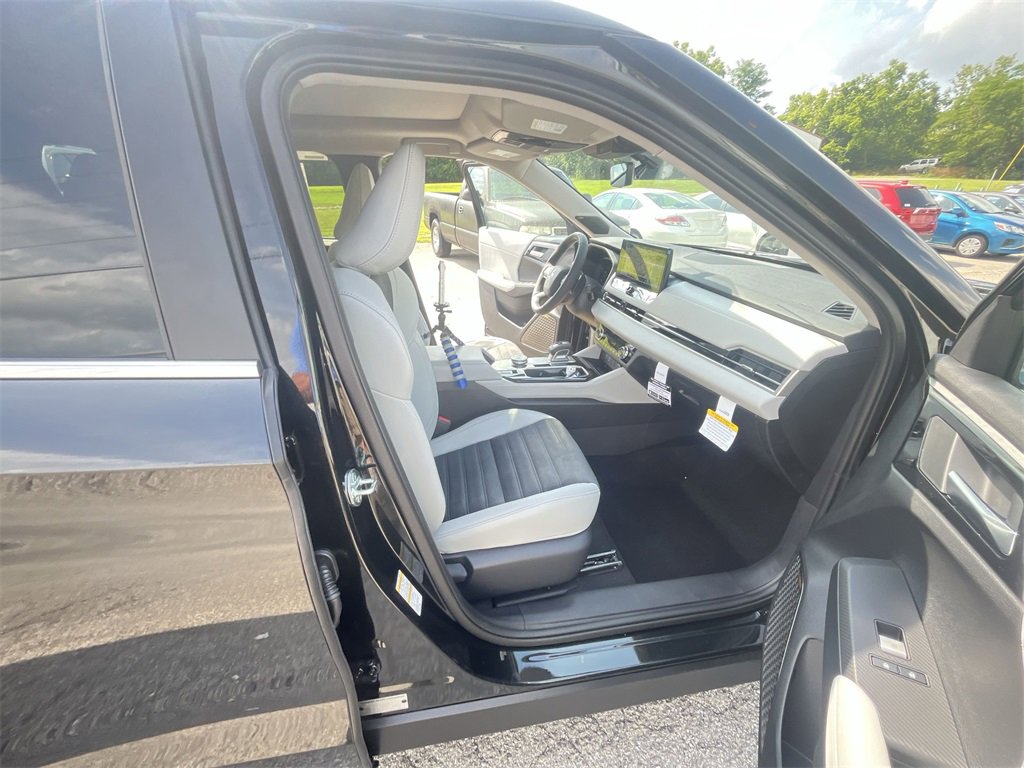 New 2025 Mitsubishi Outlander SE image 25