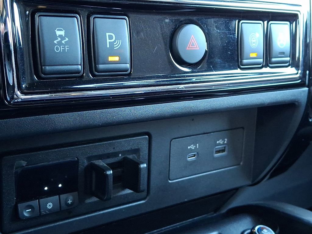 Used 2023 Nissan Titan Platinum Reserve w/ Off Road Protection Package image 25