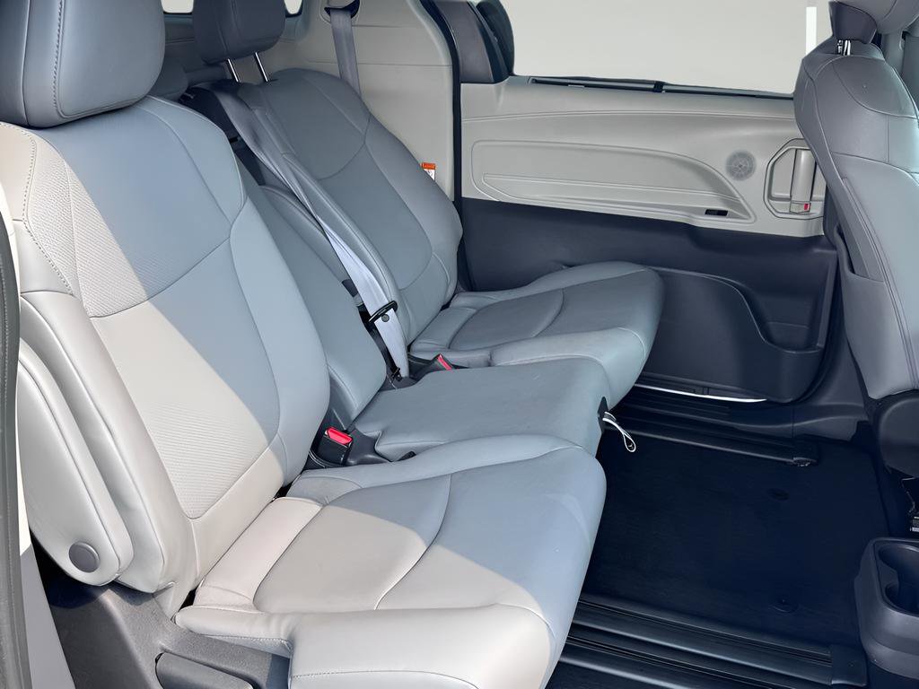 Used 2022 Toyota Sienna XLE w/ XLE Plus Package image 32