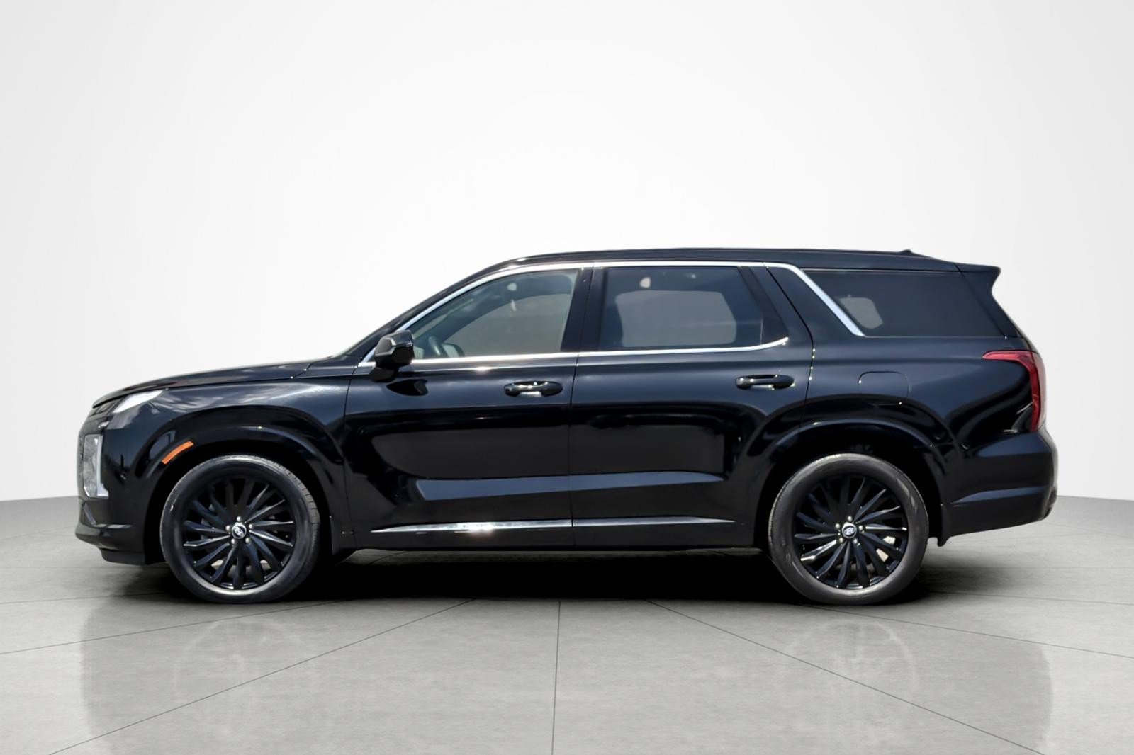 Used 2024 Hyundai Palisade Calligraphy AWD/4WD image 2