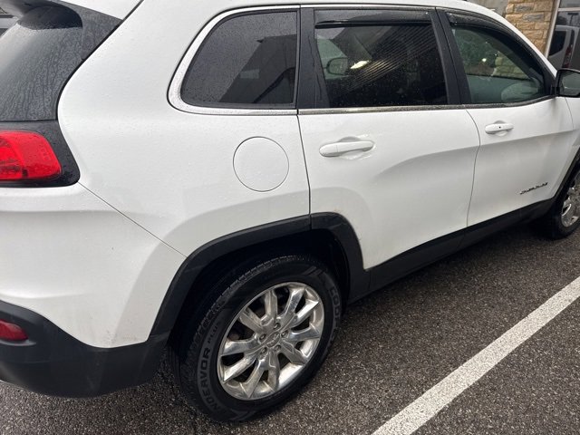 Used 2016 Jeep Cherokee Limited image 4