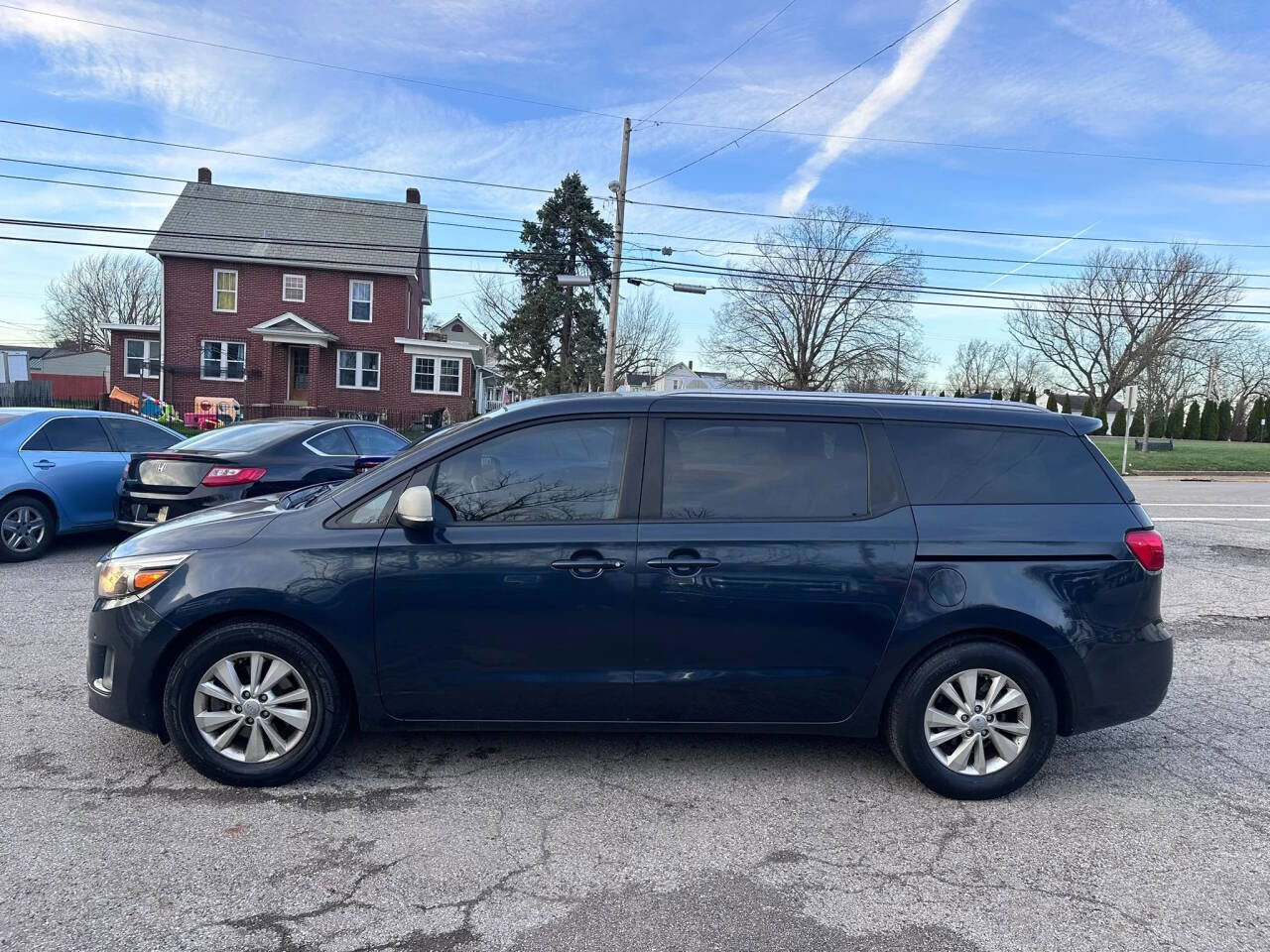 Used 2017 Kia Sedona LX w/ LX Essentials Premium Package image 5