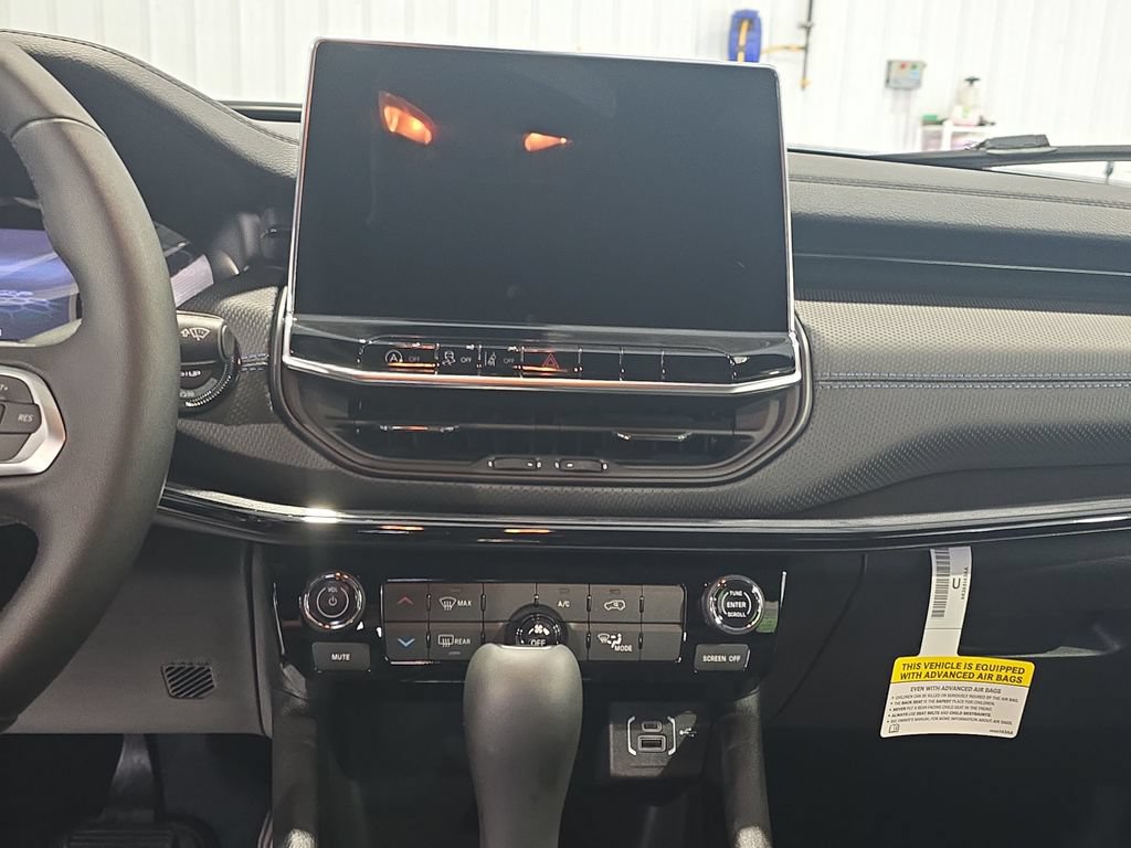 New 2026 Jeep Compass Latitude AWD/4WD image 18