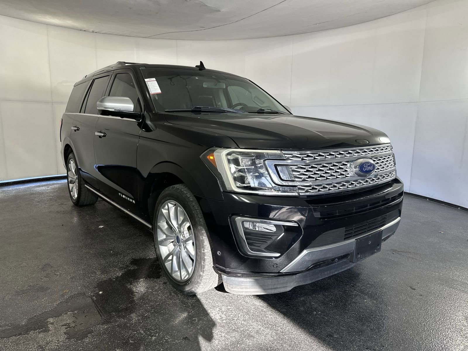 Used 2019 Ford Expedition Platinum image 2