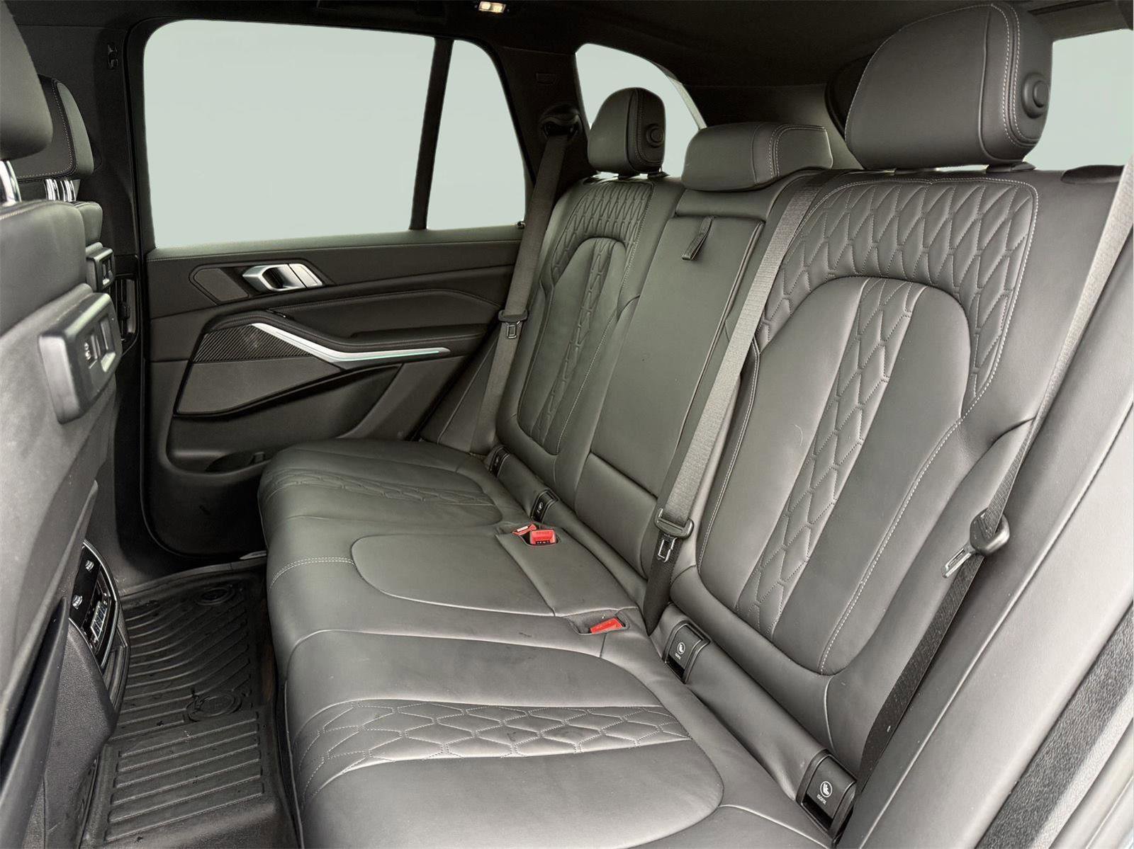 Used 2022 BMW X5 M50i image 22