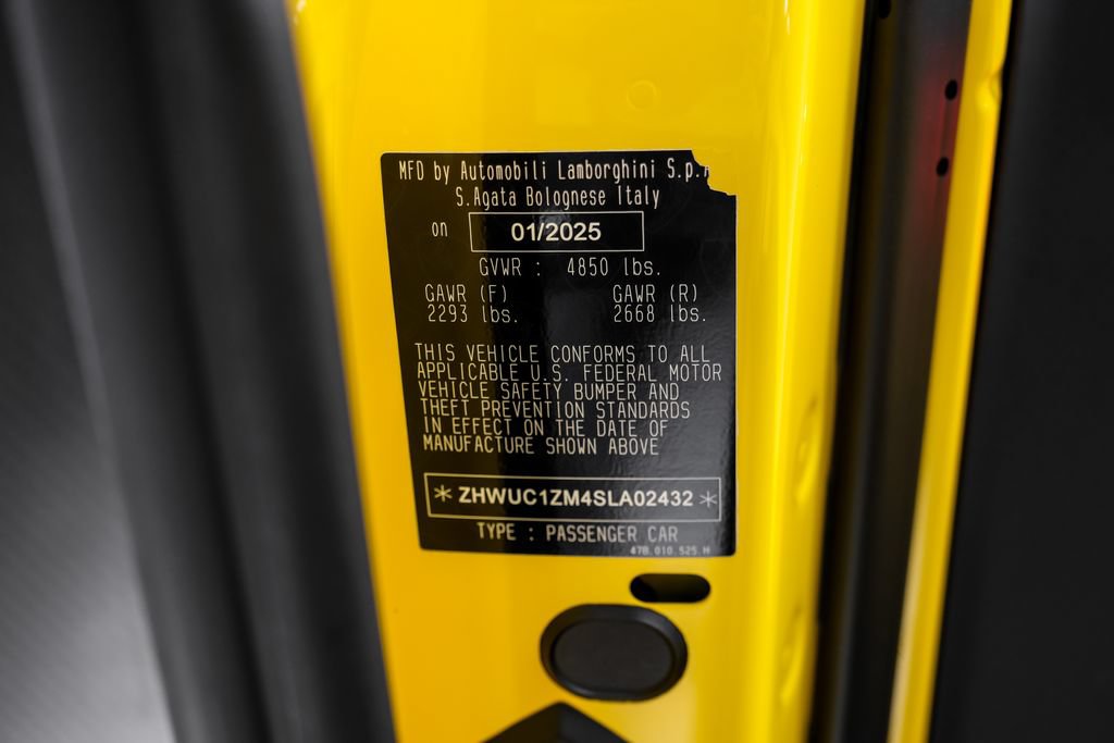 Used 2025 Lamborghini Revuelto AWD/4WD image 65