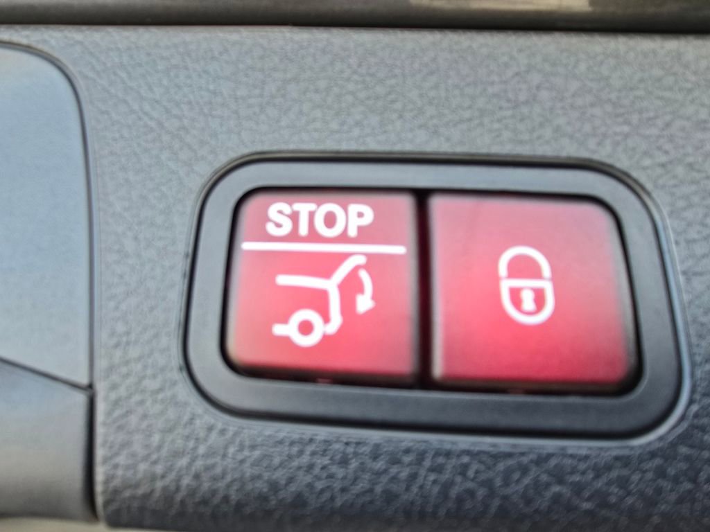 New 2026 Mercedes-Benz GLB 250 4MATIC image 19