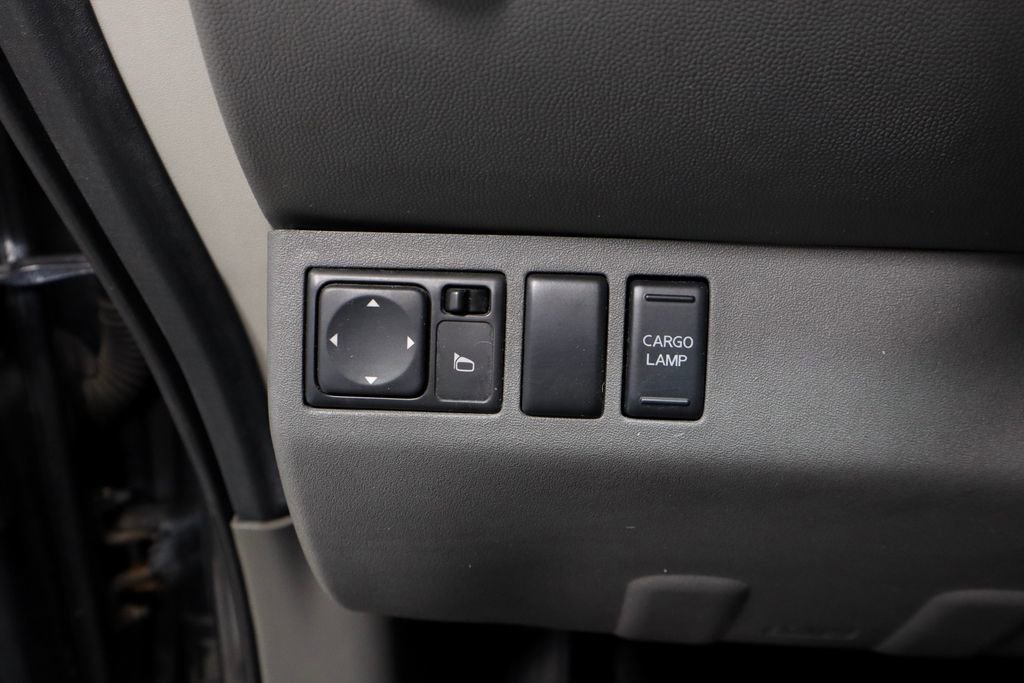 Used 2011 Nissan Frontier SL image 27