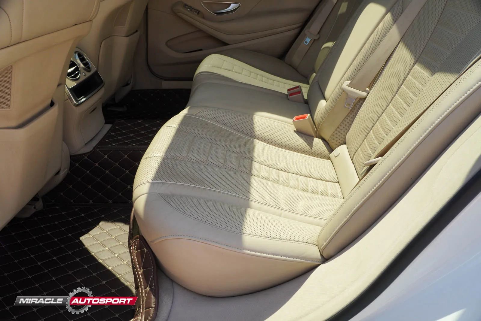 Used 2016 Mercedes-Benz S 550 4MATIC Sedan image 24