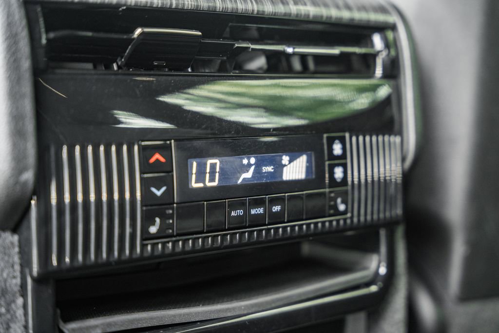 Used 2022 Jeep Wagoneer Series III image 38