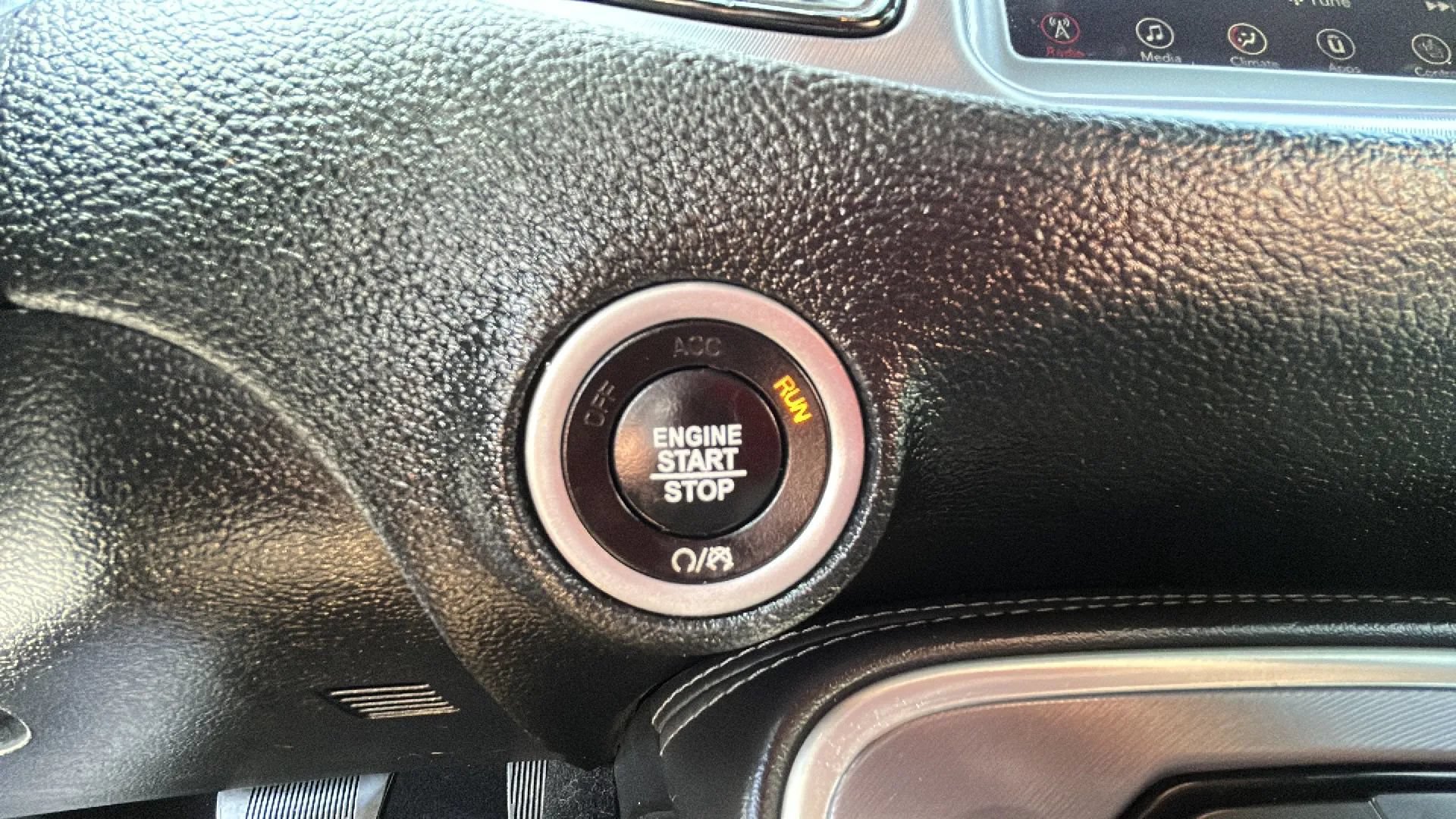 Used 2019 Dodge Challenger SXT w/ Driver Convenience Group RWD image 31