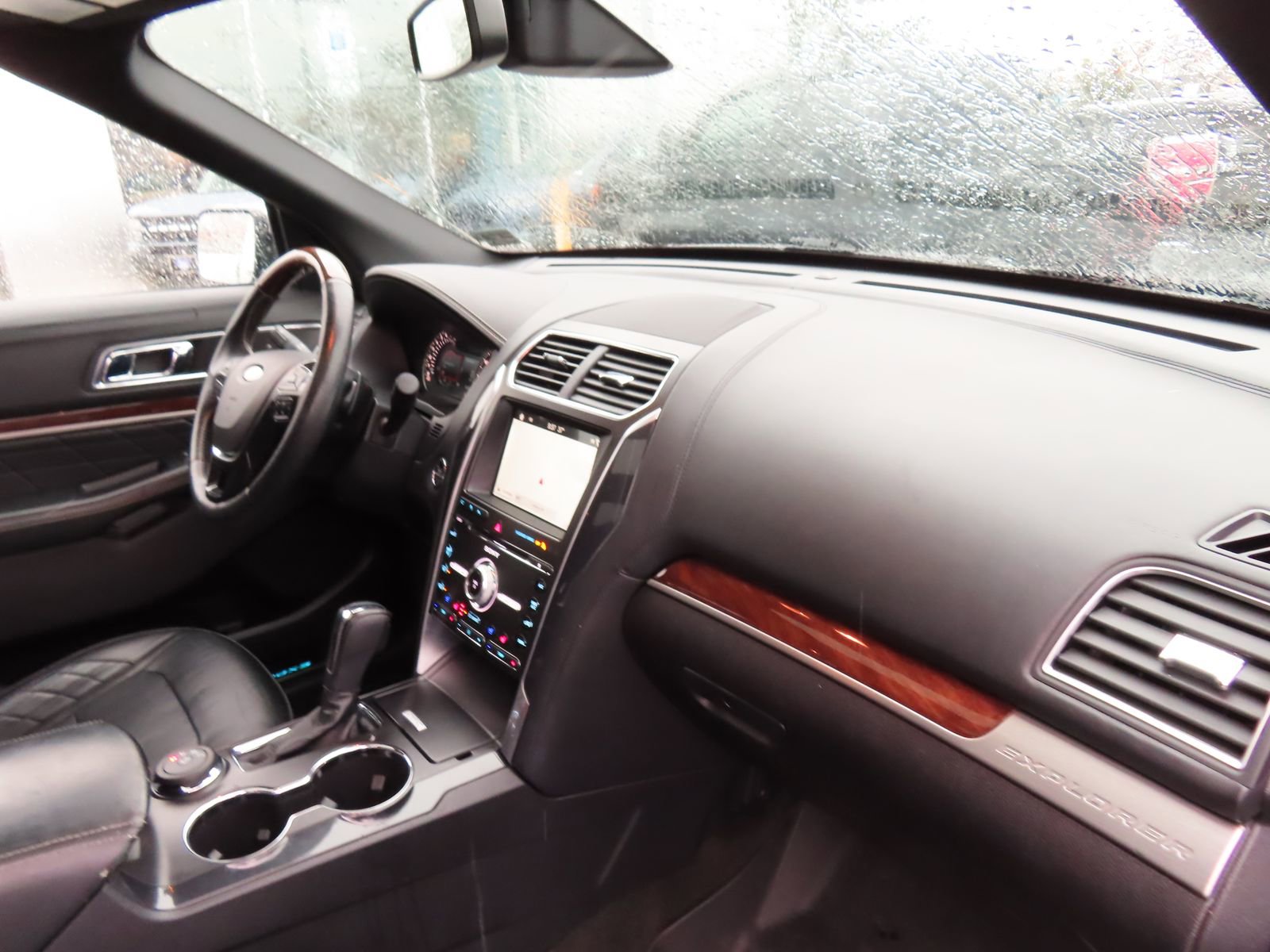 Used 2017 Ford Explorer Platinum image 17