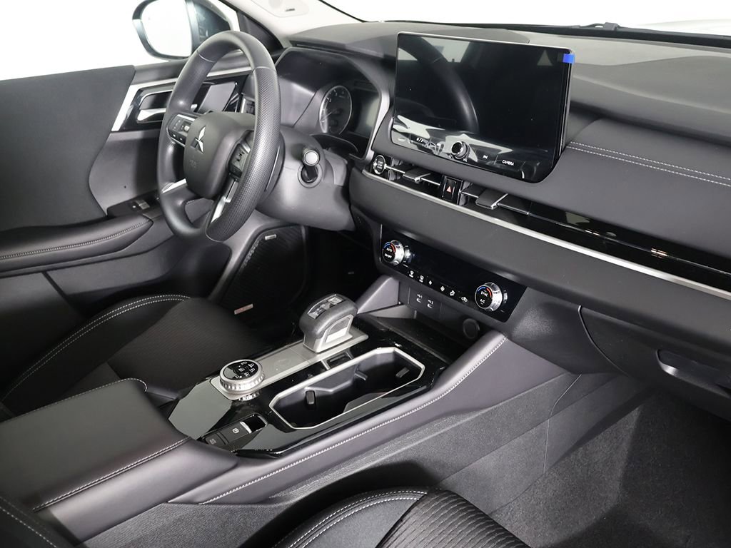 New 2026 Mitsubishi Outlander ES FWD image 25