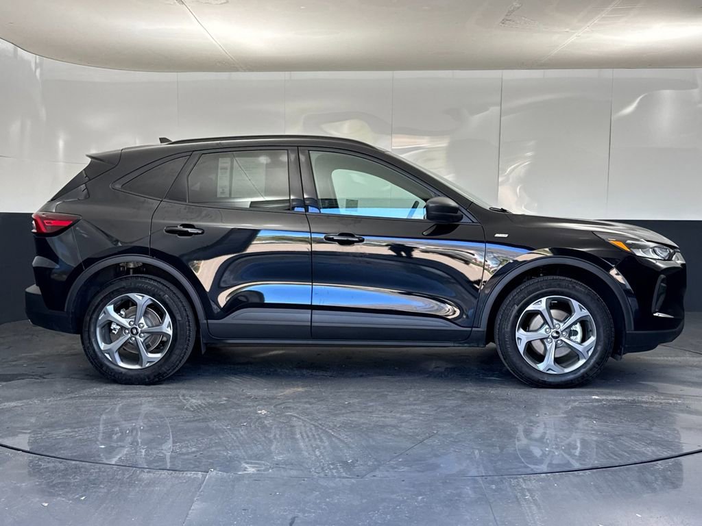 Used 2025 Ford Escape ST-Line AWD/4WD image 2