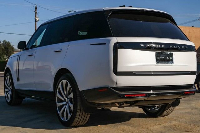 New 2025 Land Rover Range Rover Long Wheelbase SE image 4