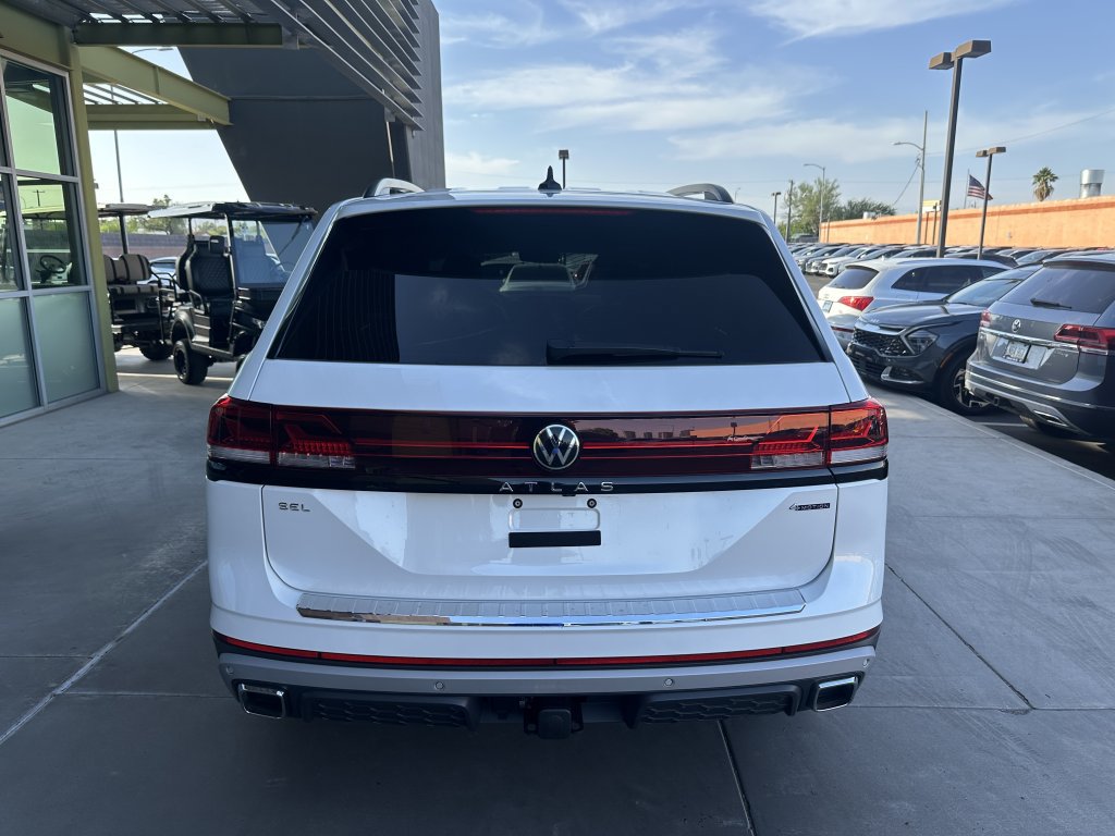 Used 2024 Volkswagen Atlas Peak Edition SEL AWD/4WD image 11