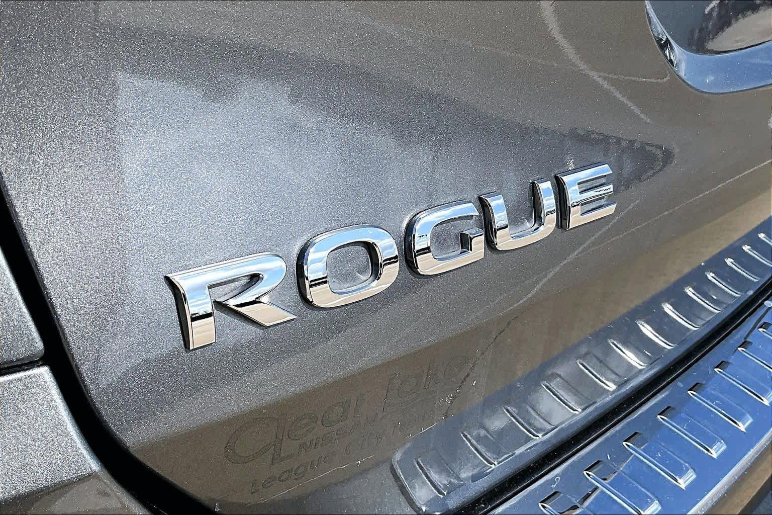 Used 2019 Nissan Rogue SV w/ Premium Package FWD image 31