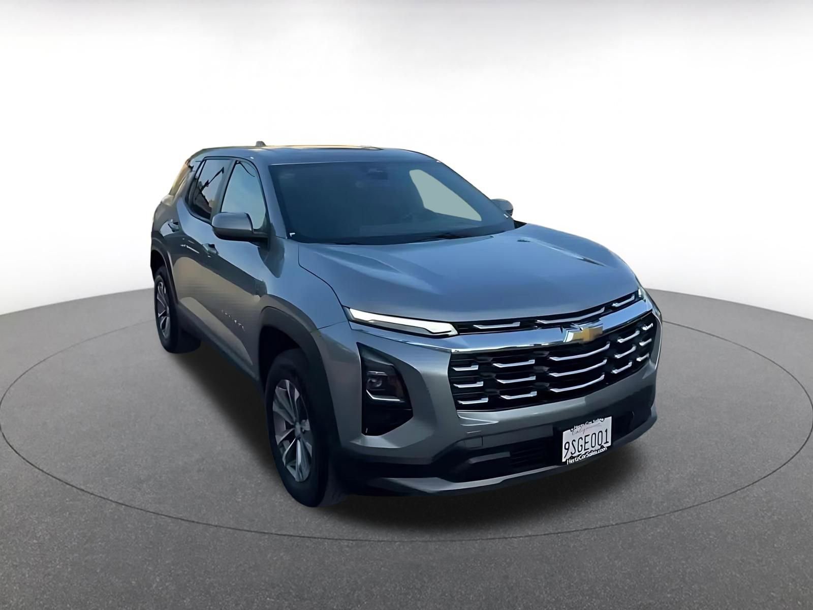 Used 2025 Chevrolet Equinox LT image 3