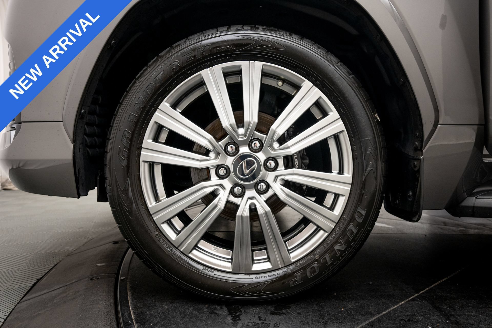 Used 2022 Lexus LX 600 4WD w/ Accessory Package (Z1) image 36