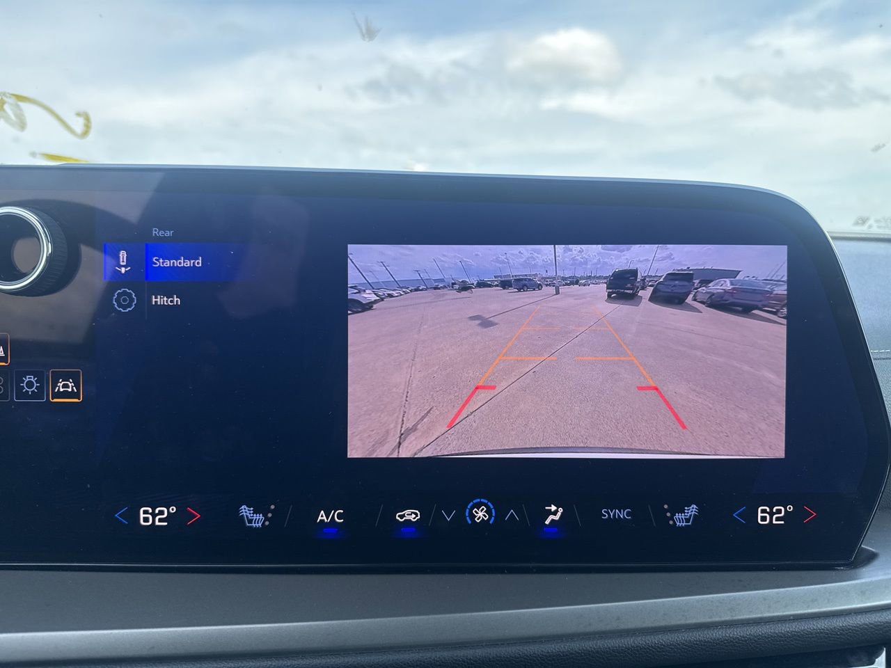 Used 2025 Chevrolet Traverse LT image 49