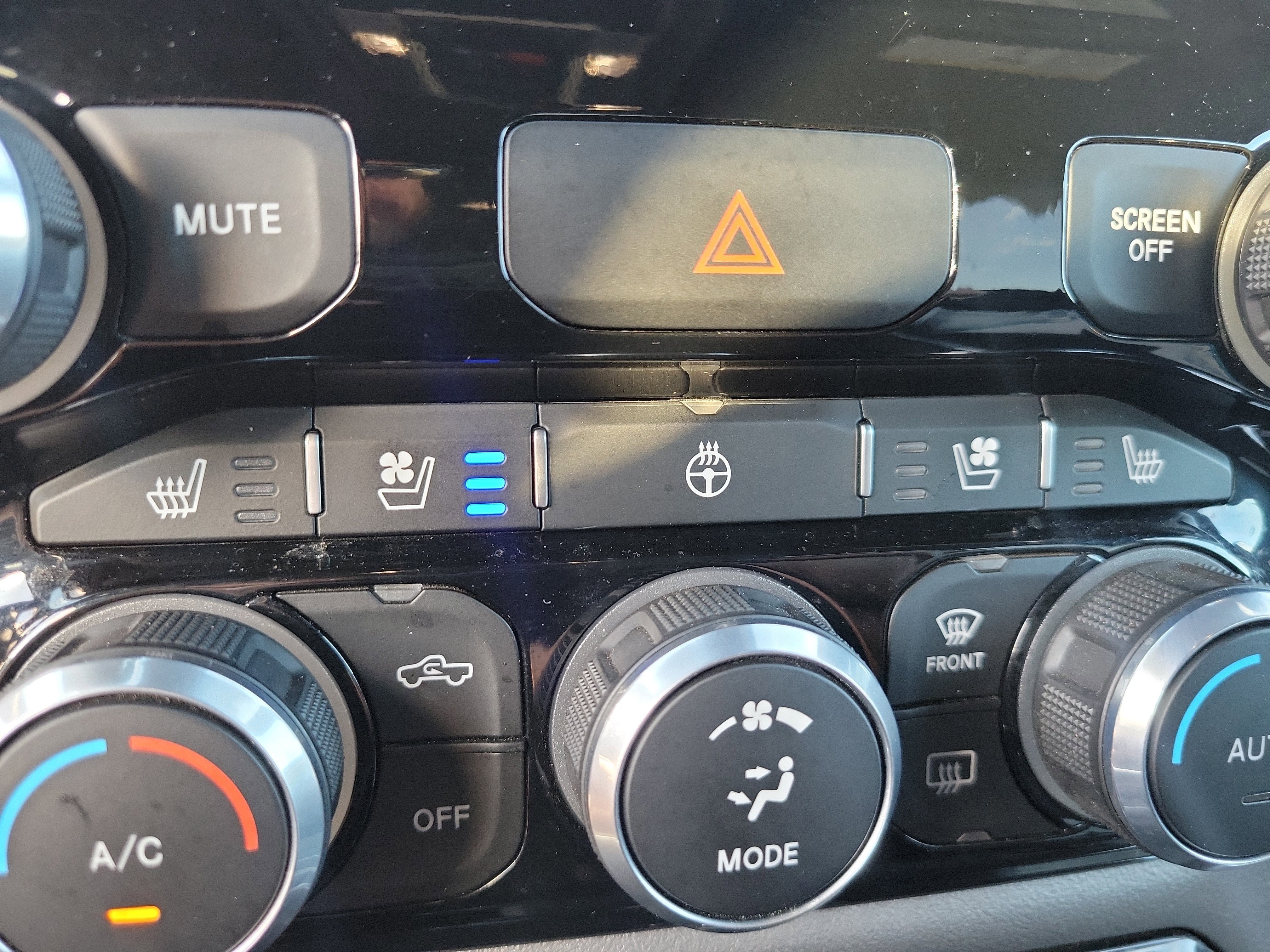 Used 2024 RAM 1500 Laramie image 30