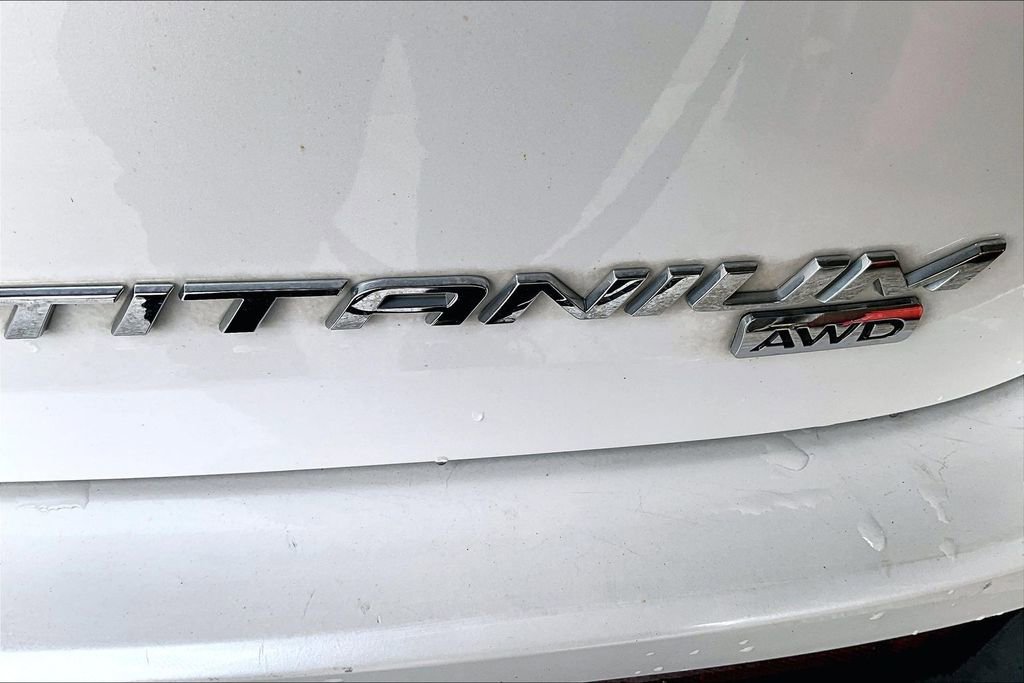 Used 2016 Ford Edge Titanium w/ Equipment Group 301A image 24