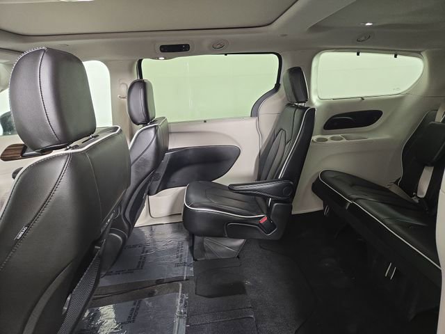 Used 2024 Chrysler Pacifica Limited image 15