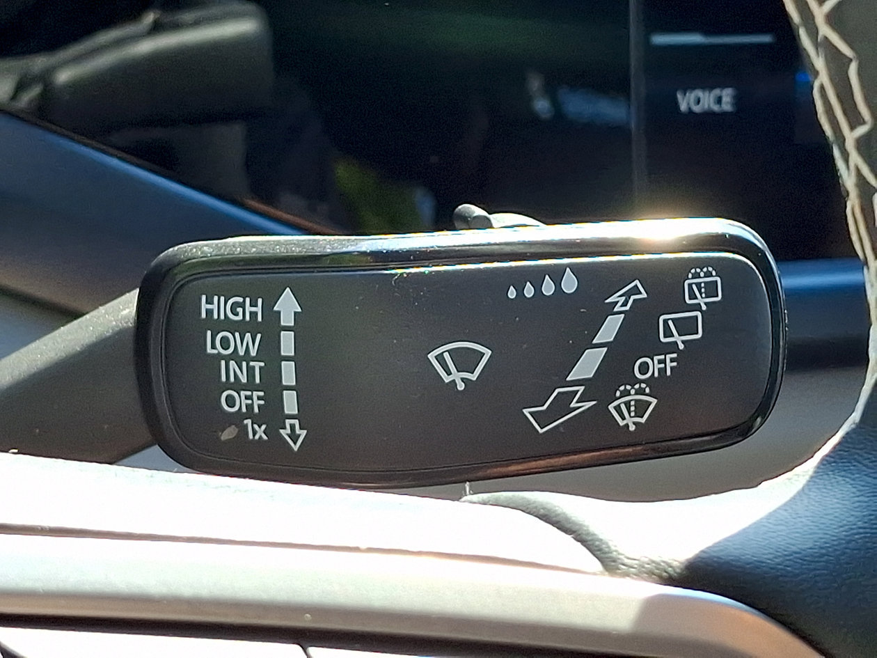Certified 2023 Volkswagen Taos SE FWD image 27