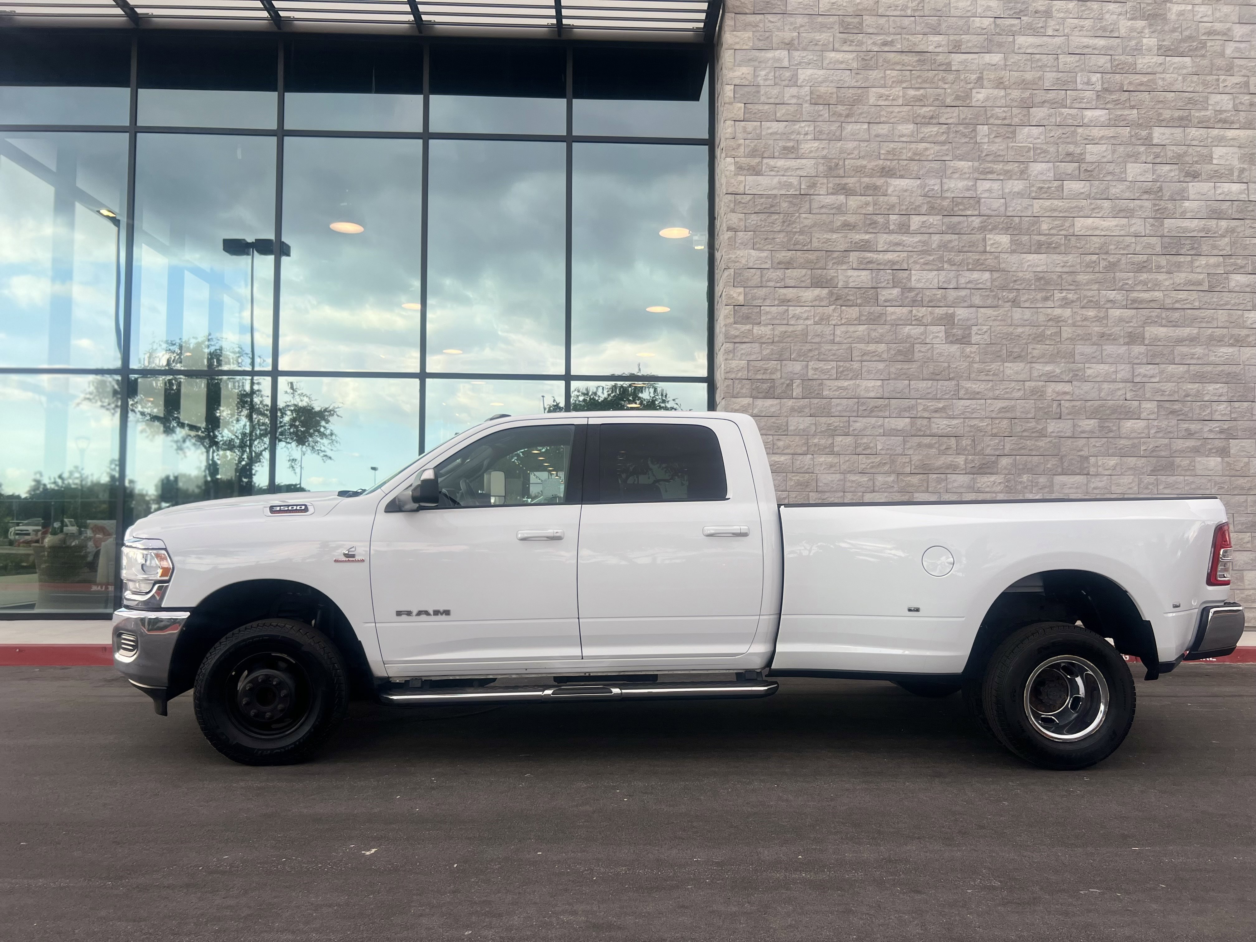 Used 2022 RAM 3500 Big Horn AWD/4WD image 3