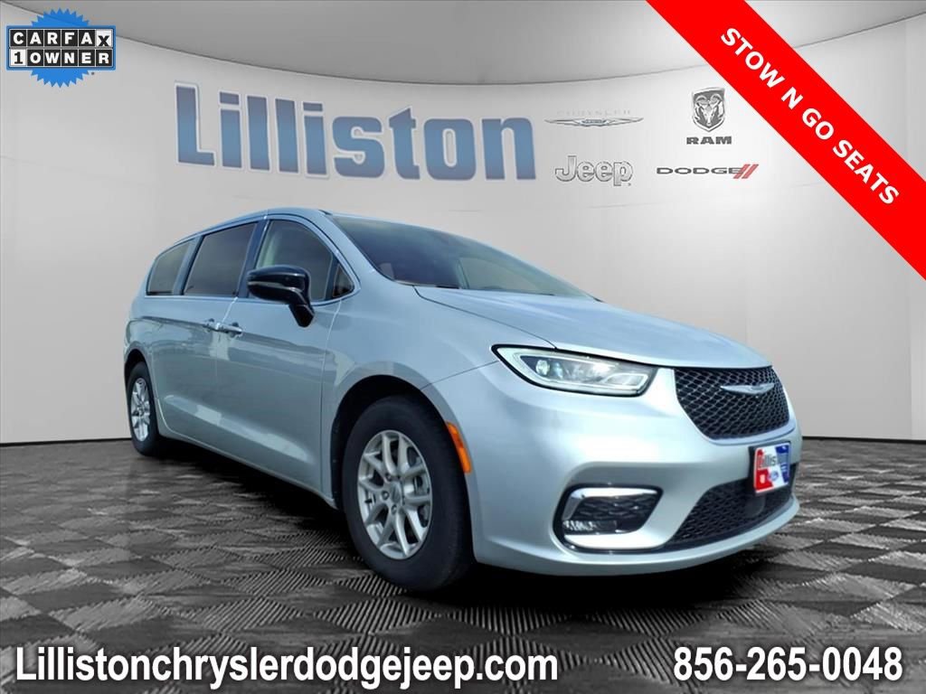 Used 2024 Chrysler Pacifica Touring-L image 1