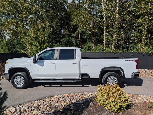 Used 2024 Chevrolet Silverado 3500 LT AWD/4WD image 2
